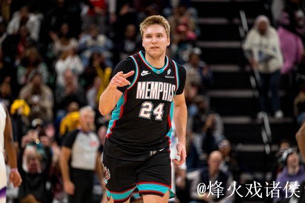 射手兄弟!卡姆-斯潘塞末节三分三连击,三分6中6砍下20分 射手兄弟!卡姆-斯潘塞末节三分三连击,三分6中6砍下20分